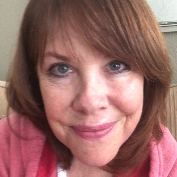 Meet your Posher, Laura - Picture 1 of 1